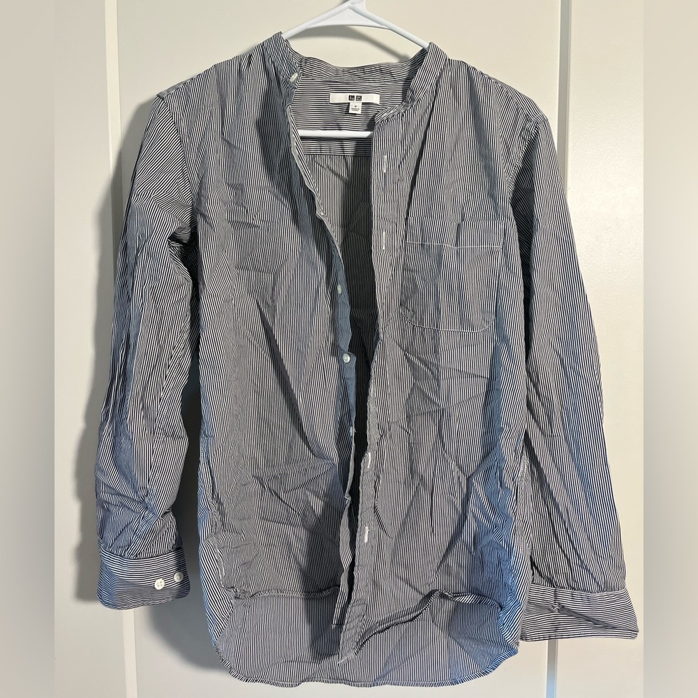 Uniqlo 100% cotton band collar shirt in navy stripe. Size S. Unisex